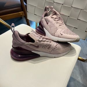 Woman’s Nike Airmax 270